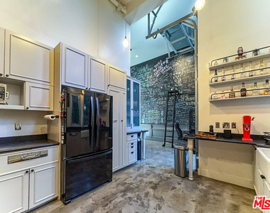 1037 N Laurel Avenue - Photo Thumbnail 19