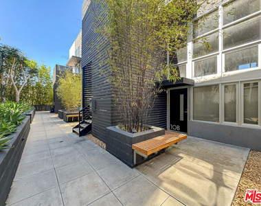 1037 N Laurel Avenue - Photo Thumbnail 28