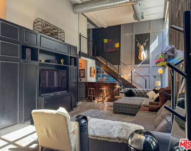 1037 N Laurel Avenue - Photo Thumbnail 9