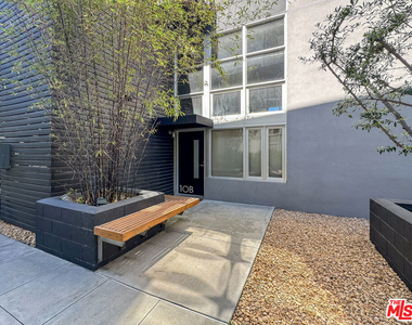1037 N Laurel Avenue - Photo Thumbnail 24