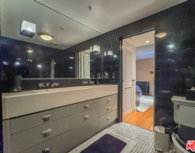 1037 N Laurel Avenue - Photo Thumbnail 16