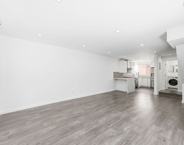 11652 Chenault Street - Photo Thumbnail 4
