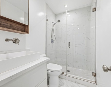 11652 Chenault Street - Photo Thumbnail 9