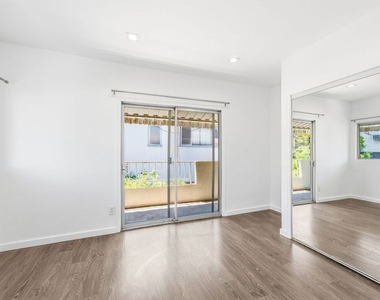 11652 Chenault Street - Photo Thumbnail 7