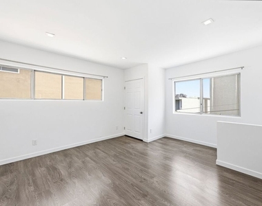 11652 Chenault Street - Photo Thumbnail 11