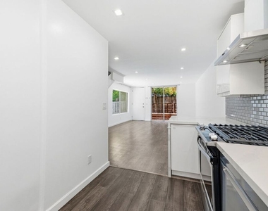 11652 Chenault Street - Photo Thumbnail 3
