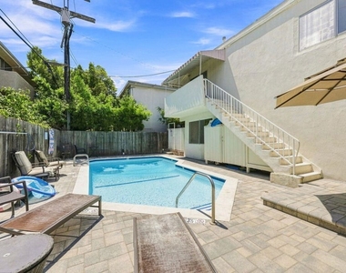 11652 Chenault Street - Photo Thumbnail 13
