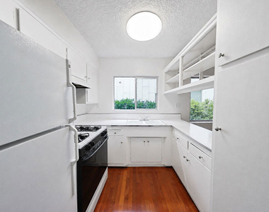 941 N San Vicente Boulevard - Photo Thumbnail 8