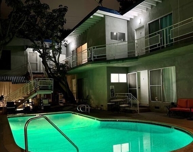 941 N San Vicente Boulevard - Photo Thumbnail 20