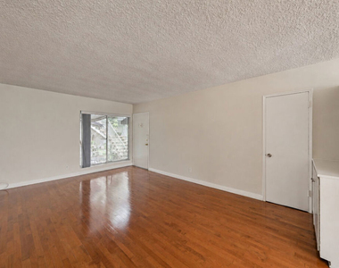 941 N San Vicente Boulevard - Photo Thumbnail 3