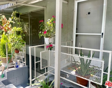 941 N San Vicente Boulevard - Photo Thumbnail 21