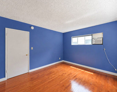 941 N San Vicente Boulevard - Photo Thumbnail 11