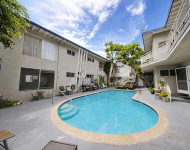 941 N San Vicente Boulevard - Photo Thumbnail 18