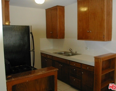 833 N Kingsley Drive - Photo Thumbnail 4