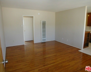 833 N Kingsley Drive - Photo Thumbnail 1