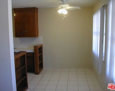 833 N Kingsley Drive - Photo Thumbnail 3