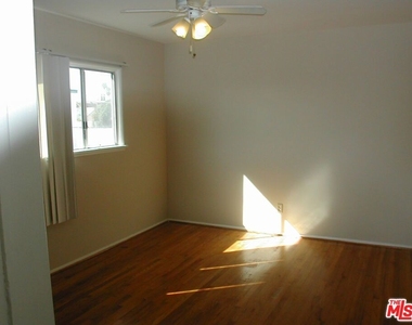 833 N Kingsley Drive - Photo Thumbnail 9