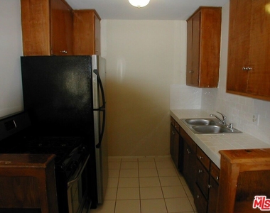 833 N Kingsley Drive - Photo Thumbnail 5