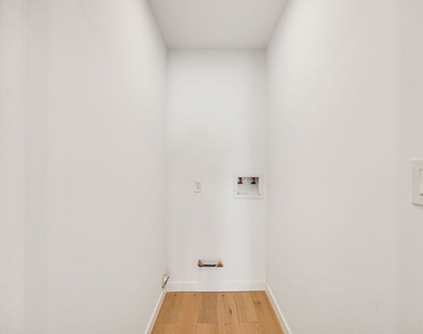 7935 Zelzah Avenue - Photo Thumbnail 15