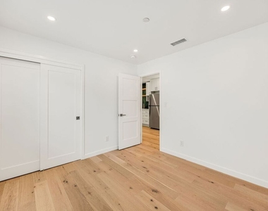 7935 Zelzah Avenue - Photo Thumbnail 12
