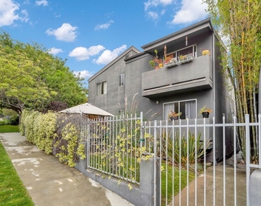 2714 Auburn Street - Photo Thumbnail 3