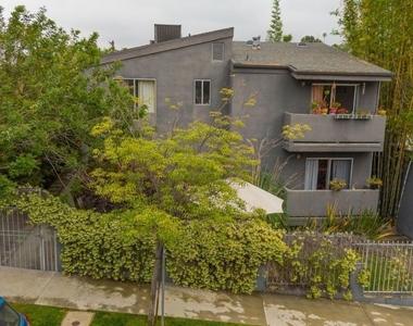 2714 Auburn Street - Photo Thumbnail 4