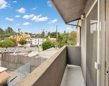 2714 Auburn Street - Photo Thumbnail 9