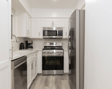 8911 Cynthia Street - Photo Thumbnail 4