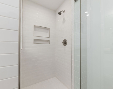 8911 Cynthia Street - Photo Thumbnail 12