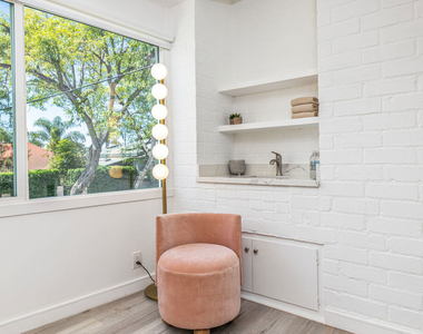 8911 Cynthia Street - Photo Thumbnail 5