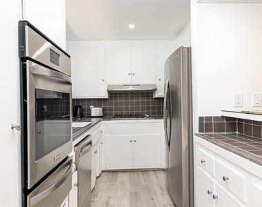8911 Cynthia Street - Photo Thumbnail 6