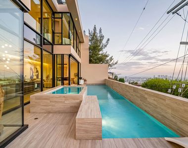 8777 W Hollywood Boulevard - Photo Thumbnail 32