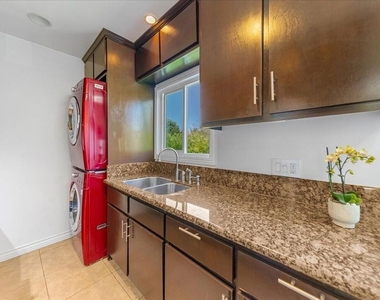 2954 Exposition Blvd - Photo Thumbnail 3