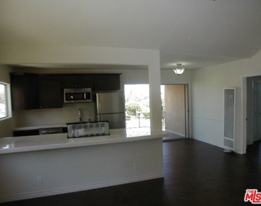 1326 S Ridgeley Drive - Photo Thumbnail 2
