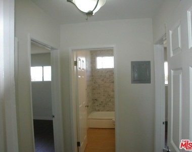 1326 S Ridgeley Drive - Photo Thumbnail 19