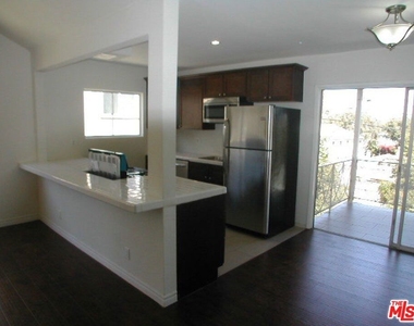 1326 S Ridgeley Drive - Photo Thumbnail 4