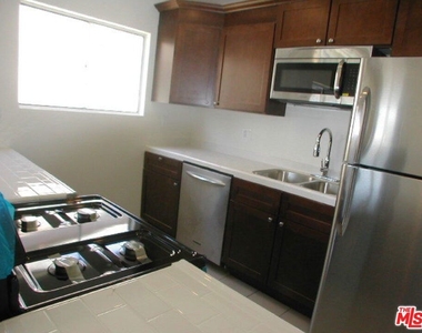 1326 S Ridgeley Drive - Photo Thumbnail 6