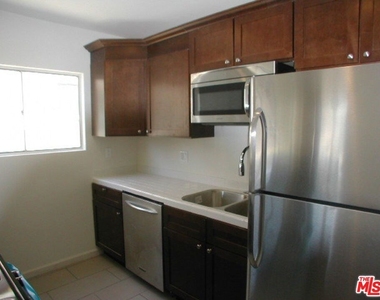 1326 S Ridgeley Drive - Photo Thumbnail 8