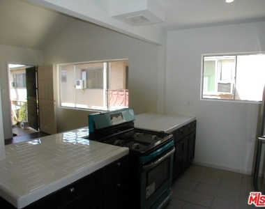 1326 S Ridgeley Drive - Photo Thumbnail 7