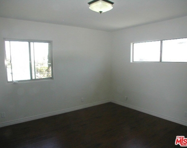 1326 S Ridgeley Drive - Photo Thumbnail 16
