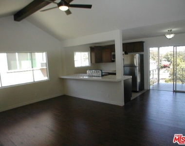1326 S Ridgeley Drive - Photo Thumbnail 3