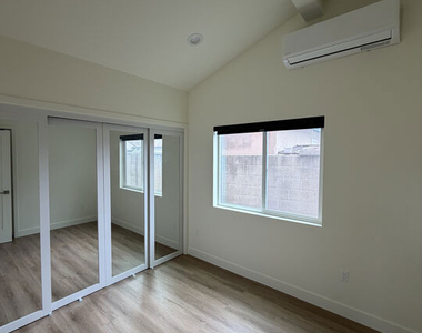 8472 San Carlos Way - Photo Thumbnail 2