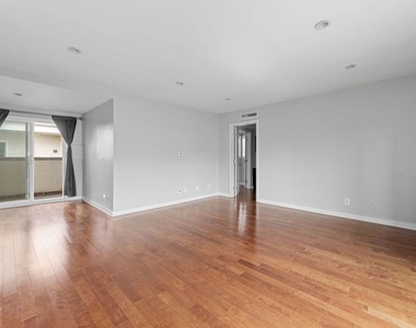 811 S Bedford Street - Photo Thumbnail 6
