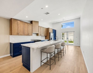 7933 Zelzah Avenue - Photo Thumbnail 7