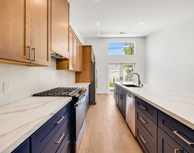 7933 Zelzah Avenue - Photo Thumbnail 10