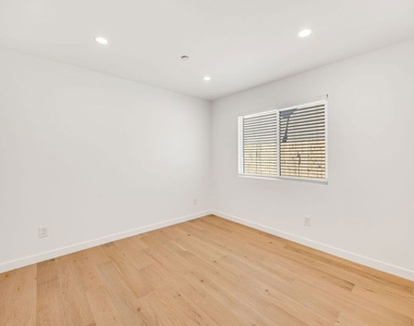 7933 Zelzah Avenue - Photo Thumbnail 21