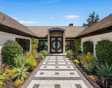 8416 Skyline Drive - Photo Thumbnail 18