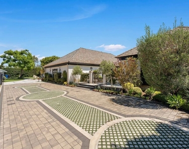 8416 Skyline Drive - Photo Thumbnail 16