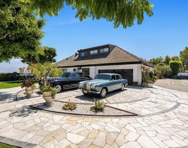 8416 Skyline Drive - Photo Thumbnail 15