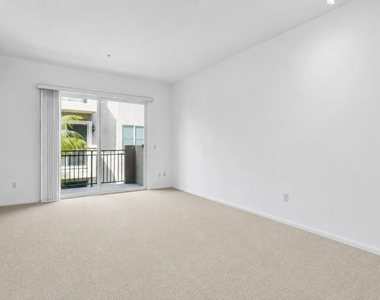 4060 Glencoe Avenue - Photo Thumbnail 5